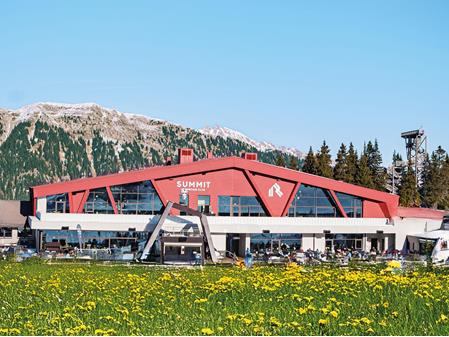 01-summit-mountain-club-sommer